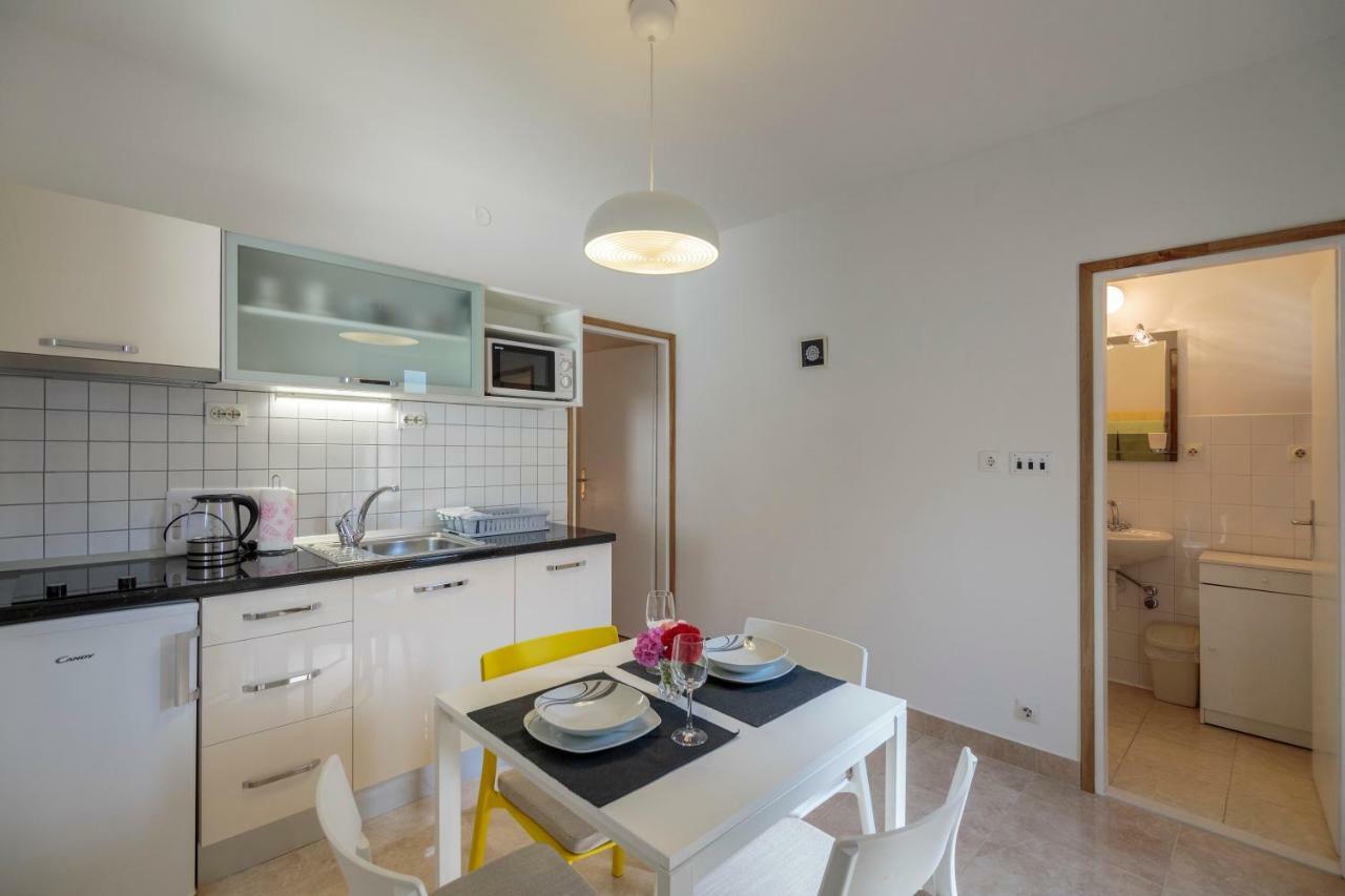 Apartmani Jordana 코미자 외부 사진
