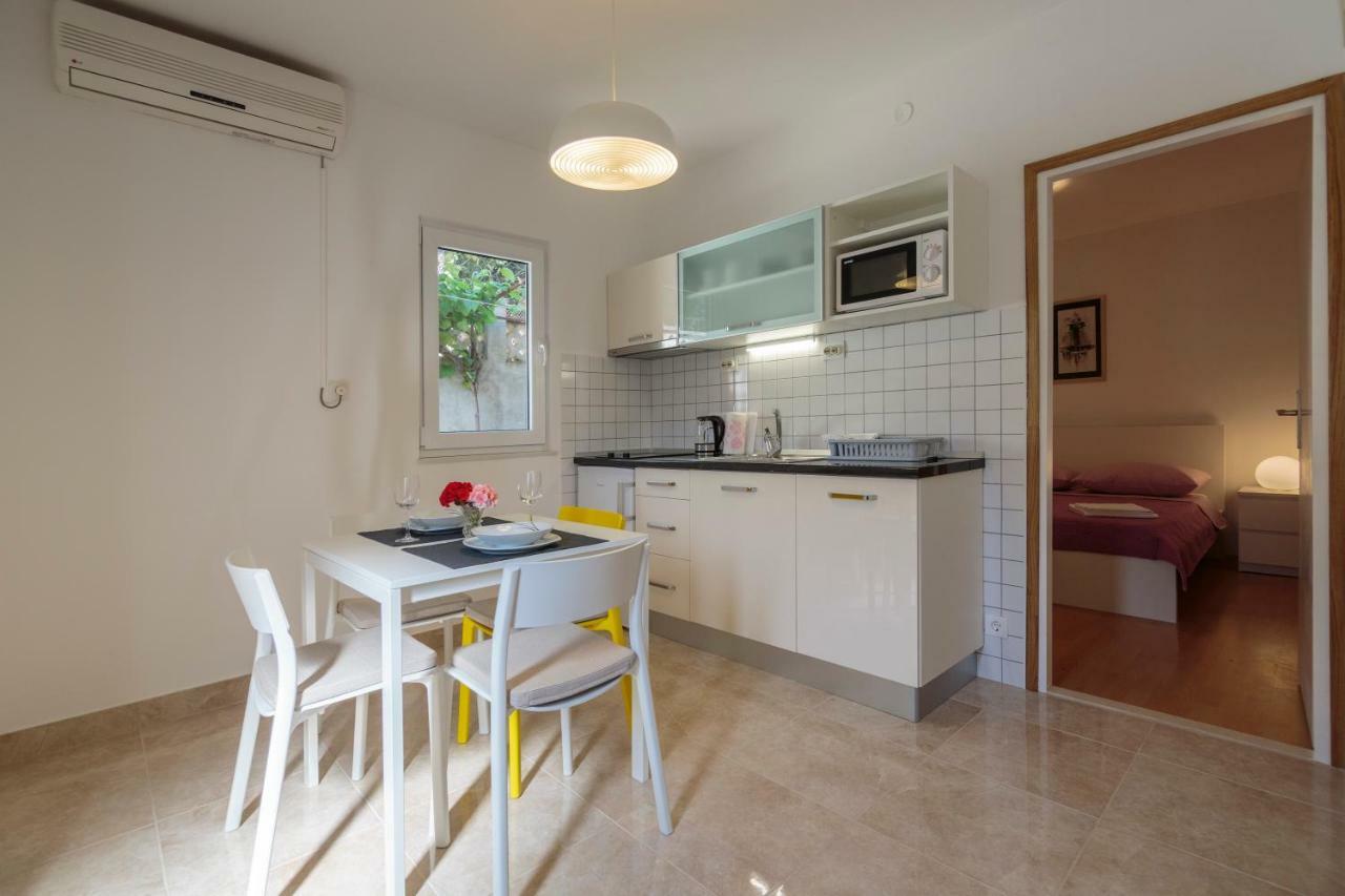 Apartmani Jordana 코미자 외부 사진