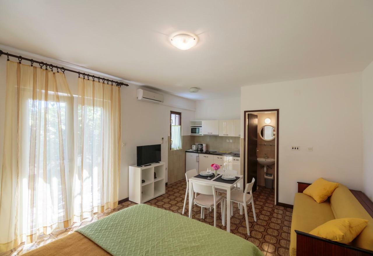 Apartmani Jordana 코미자 외부 사진
