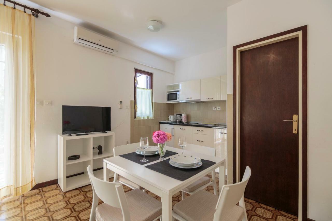 Apartmani Jordana 코미자 외부 사진