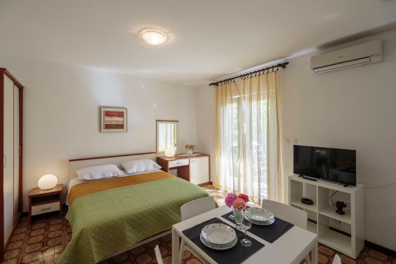 Apartmani Jordana 코미자 외부 사진